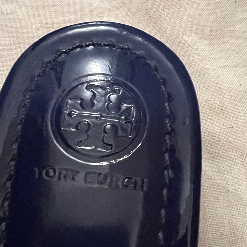 Tory Burch Miller Thong Sandal Patent Leather Bright Indigo size 6 - Picture 6 of 16